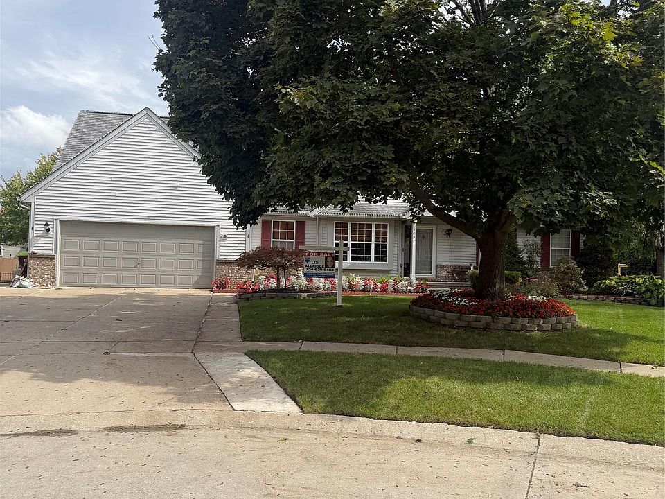 1st image of 409 Breakwater Ct