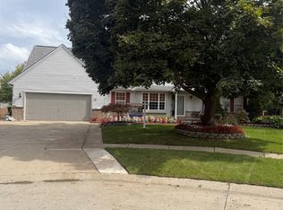 409 Breakwater Ct, Belleville, MI 48111