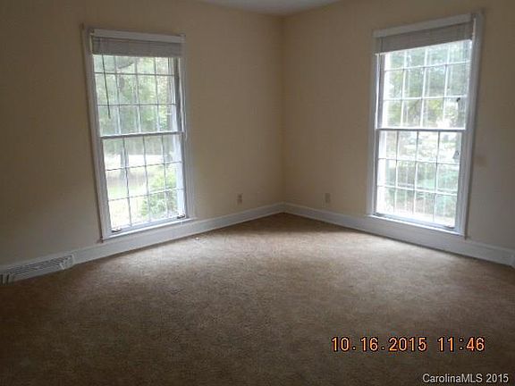 3rd image of 1003 Forest Dr