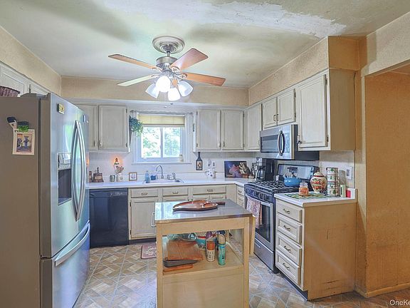 3rd image of 2 Mohican Road