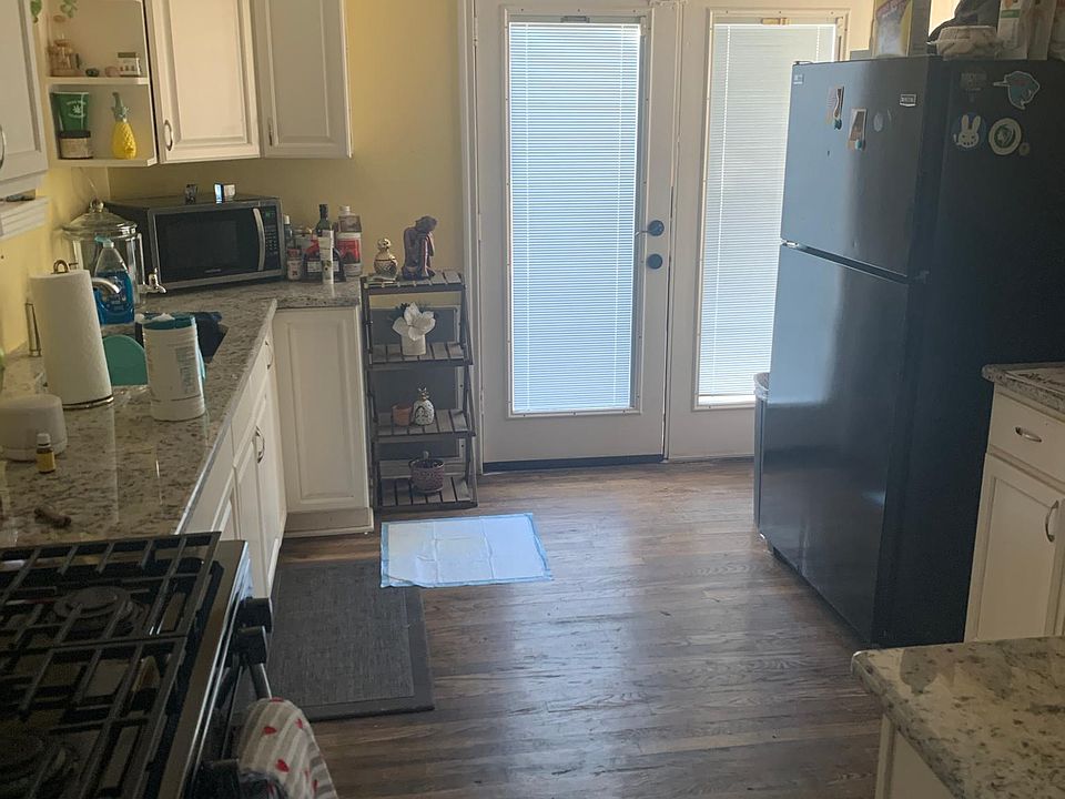 1st image of 3015 Hillcrest Dr