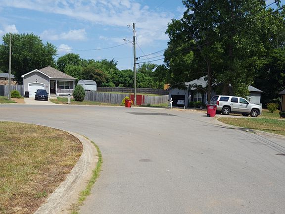5th image of 592 Woodhaven Dr
