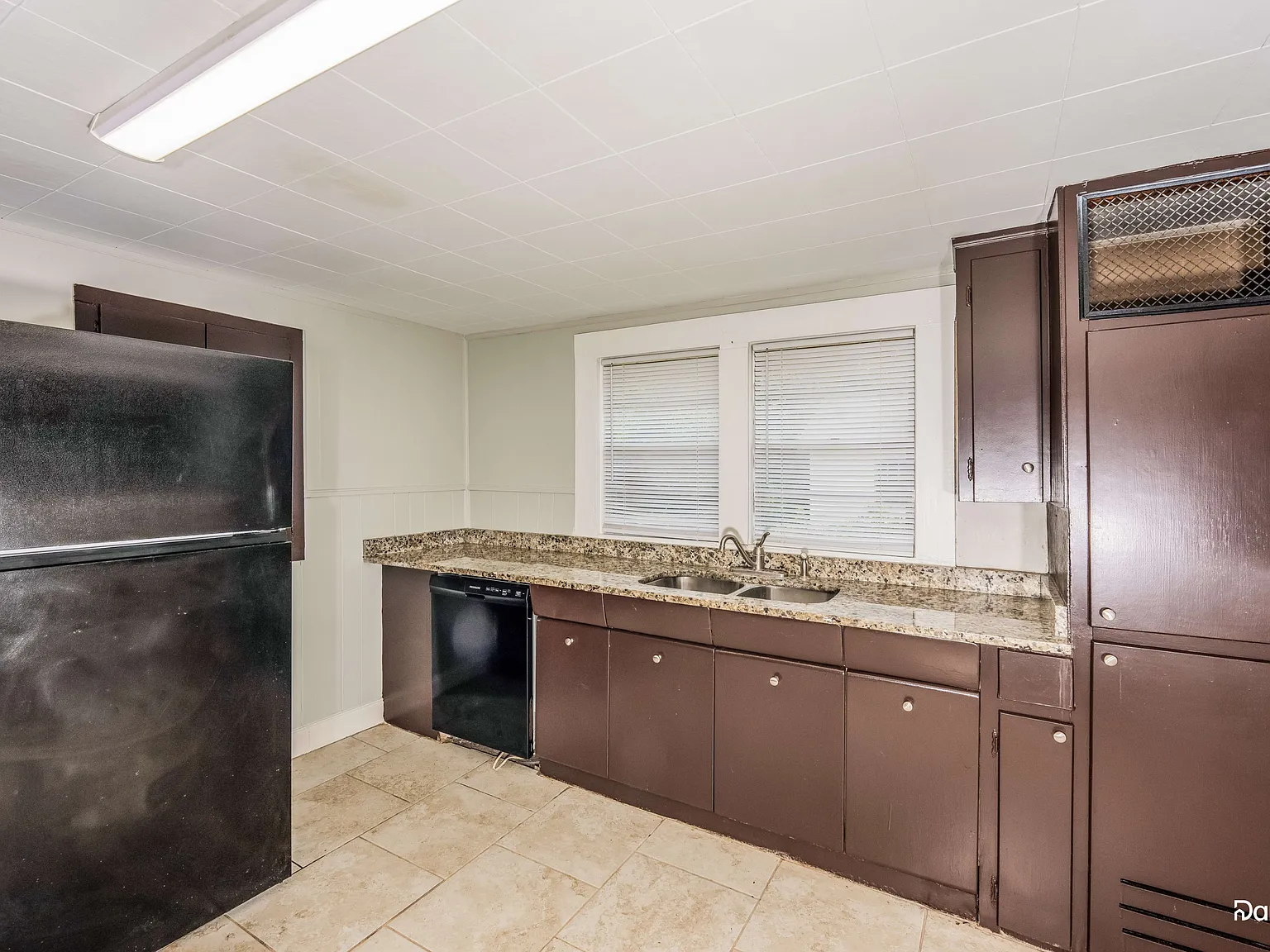 3 bed, 1.0 bath, 1216 sqft, $915 — Photo 3