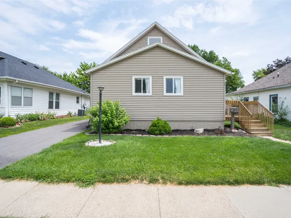 329 4th St, West Des Moines, IA 50265