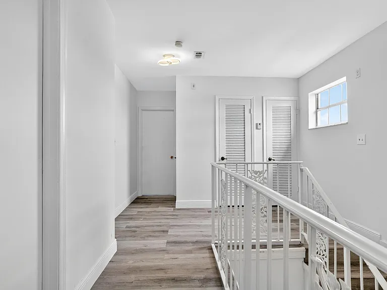 495 SE 8th St #242 — Photo 12
