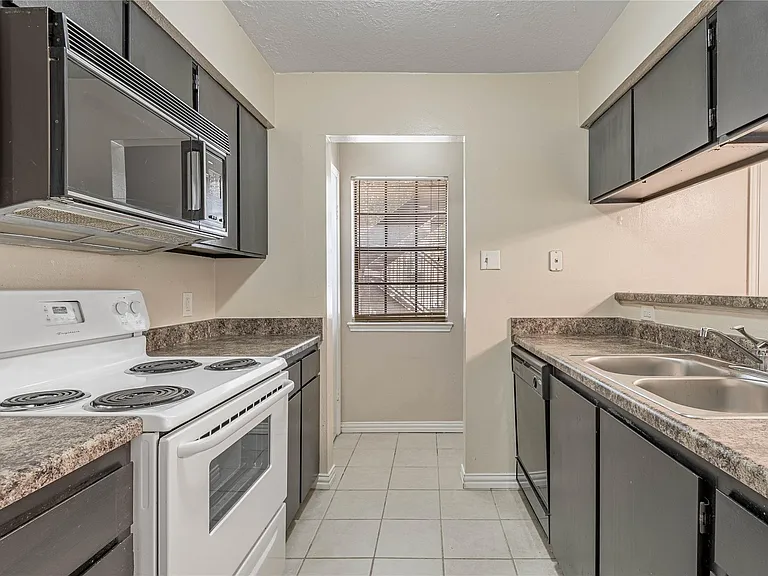 2401 Sycamore Ave #E3 — Photo 10