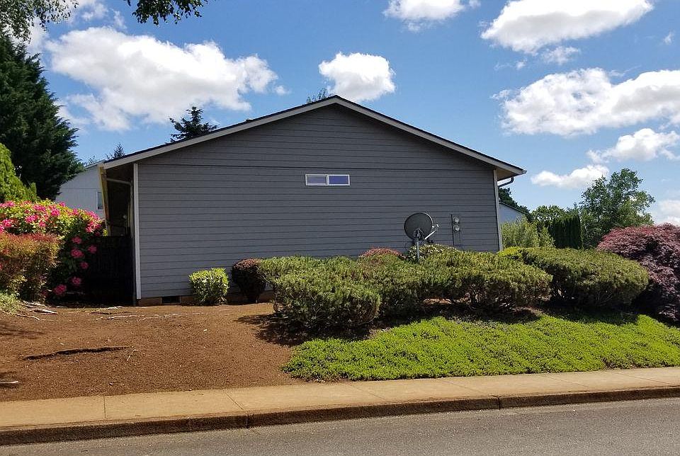 2nd image of 1385 Jonmart Ave SE