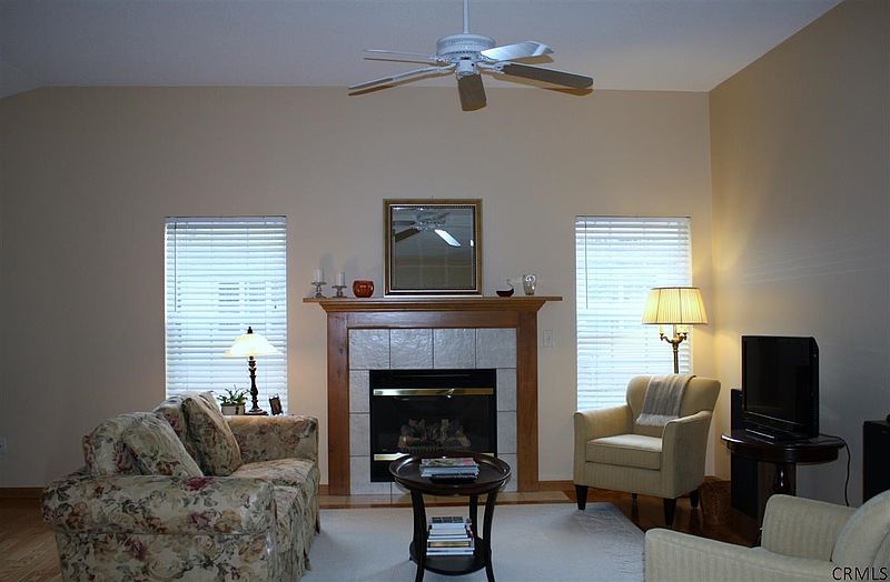 4th image of 15 GROOMS POINTE Drive