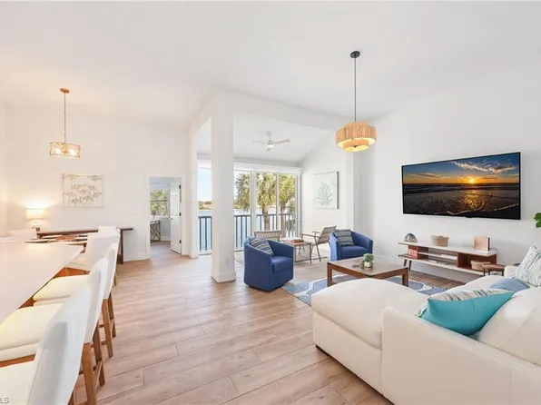 2711 Citrus Lake Dr, Naples, FL