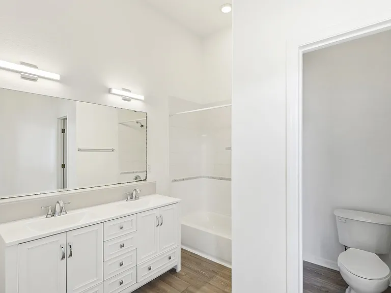 Devon Circle Apartments — Photo 24