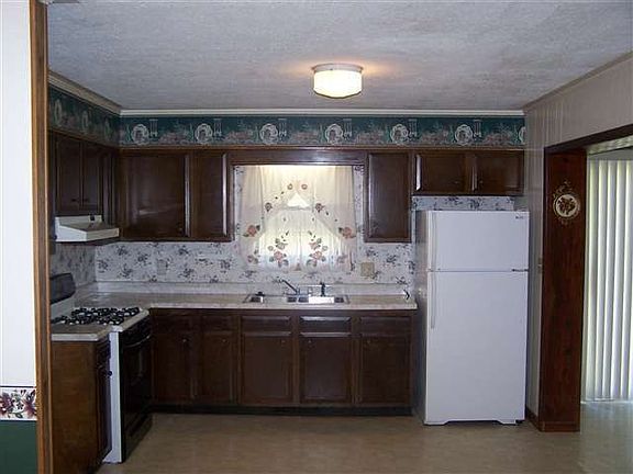 4th image of 1810 Cottonwood Dr
