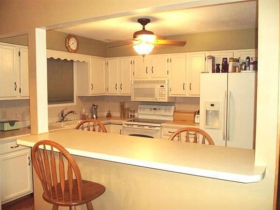 2nd image of 321 W 35th St