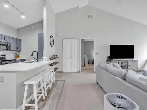 2732 Northview ROAD #79, Waukesha, WI 53188