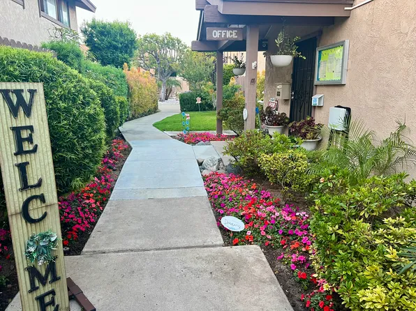 Woodside Garden Apartments, 1071 Walnut Ave #B6e9aa756, Tustin, CA 92780