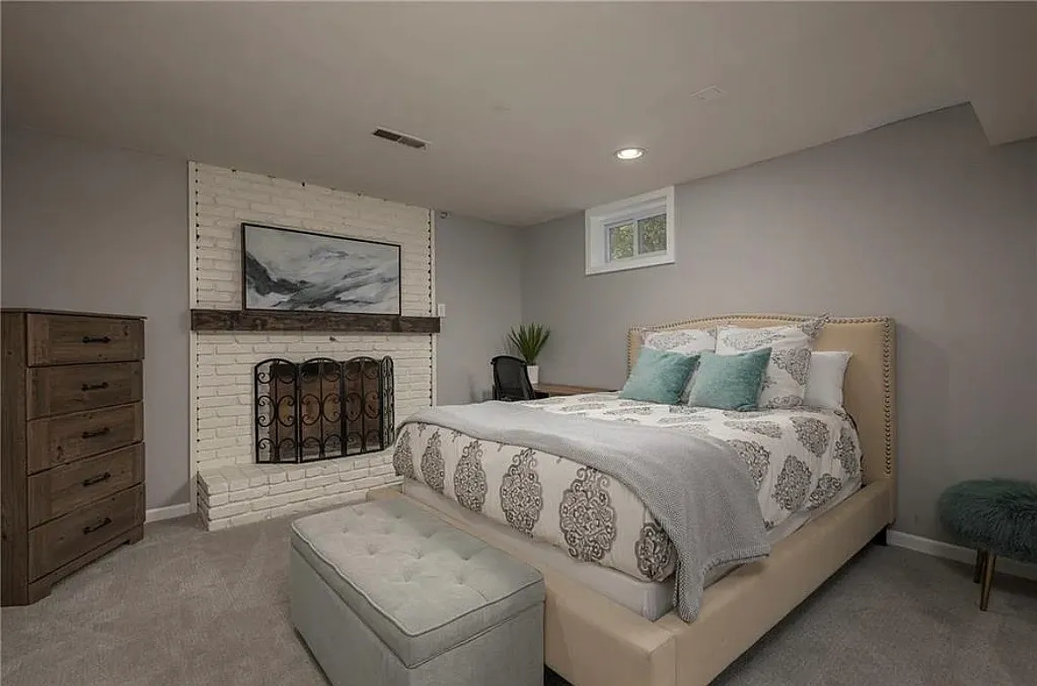 3 bed, 3043 sqft, $2,400 — Photo 4