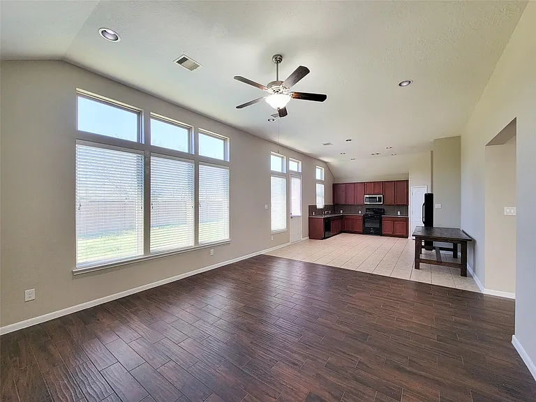3007 Meadow Prairie St — Photo 5