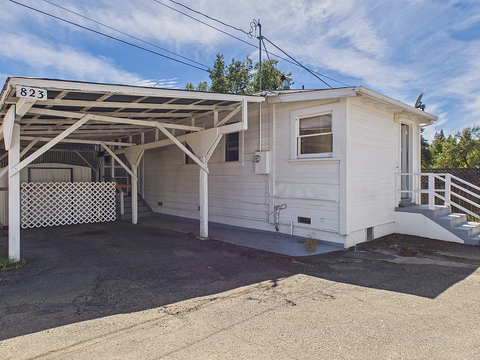 823 Healdsburg Ave