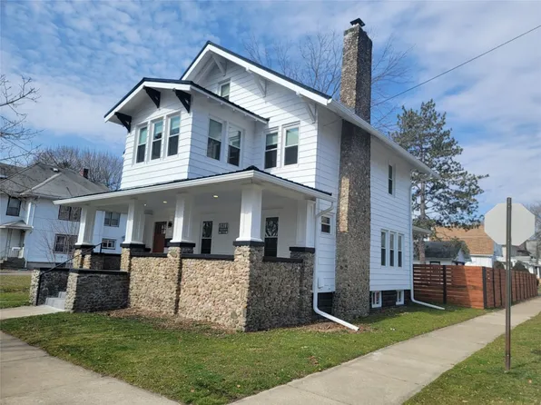 1811 Riverview Dr, Endicott, NY 13760