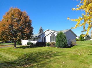 700 Bennett Dr, Walworth, WI 53184