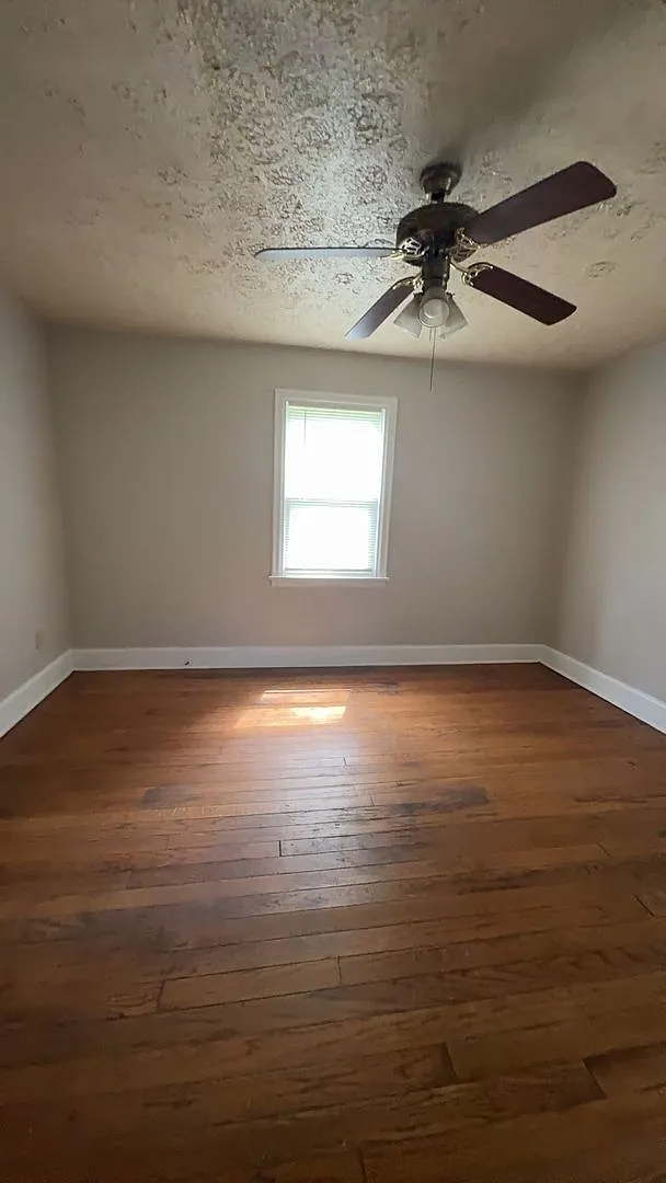 1901 Dellwood Ave — Photo 3