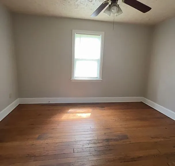 1901 Dellwood Ave — Photo 3