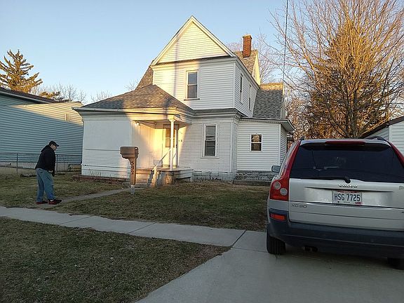 3rd image of 592 Park St