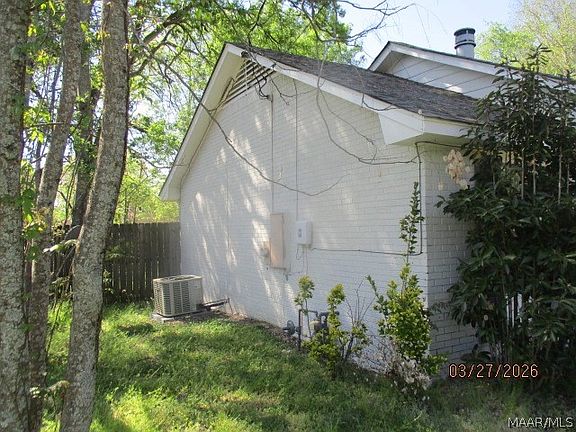 2nd image of 2220 Briar Gate Dr