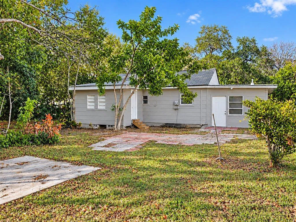 2 bed, 1.0 bath, 860 sqft, $1,950 — Photo 3