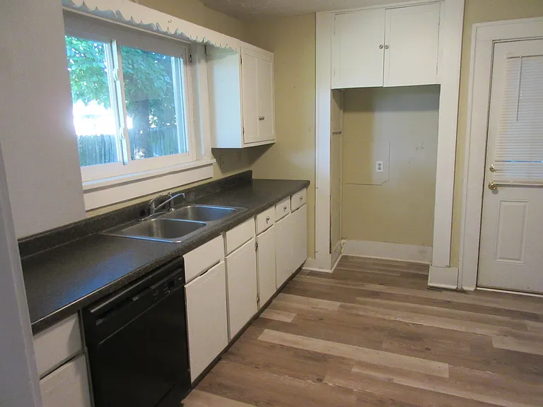 2336 E Cherry St — Photo 12