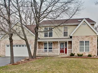 526 Tulip Cir, Island Lake, IL 60042