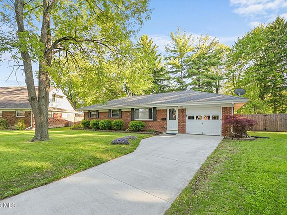 5th image of 940 Joliet Dr