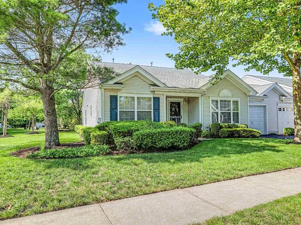 663 Chancery Ln #8, Absecon, NJ 08205