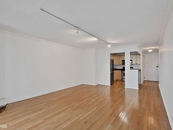 5th image of 1660 N Lasalle St #204
