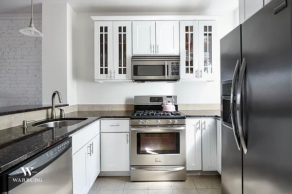 Sold by Warburg | media 6