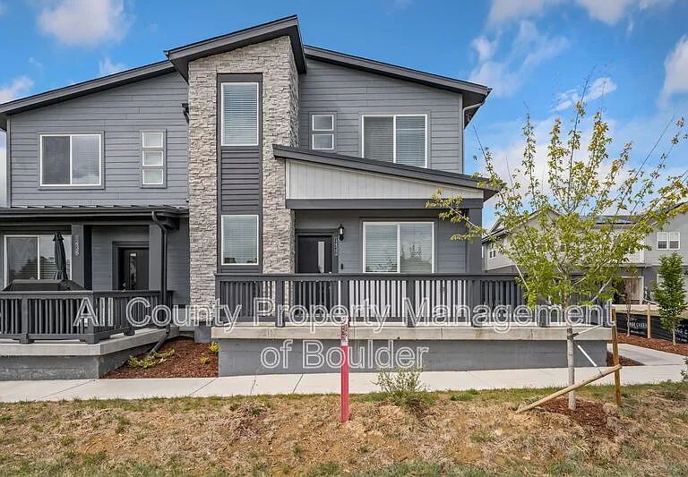 1432 Sanitas Ln — Photo 1
