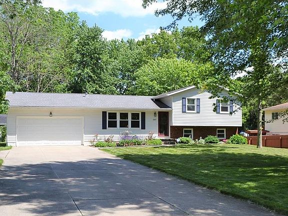 3rd image of 3907 Leewood Dr