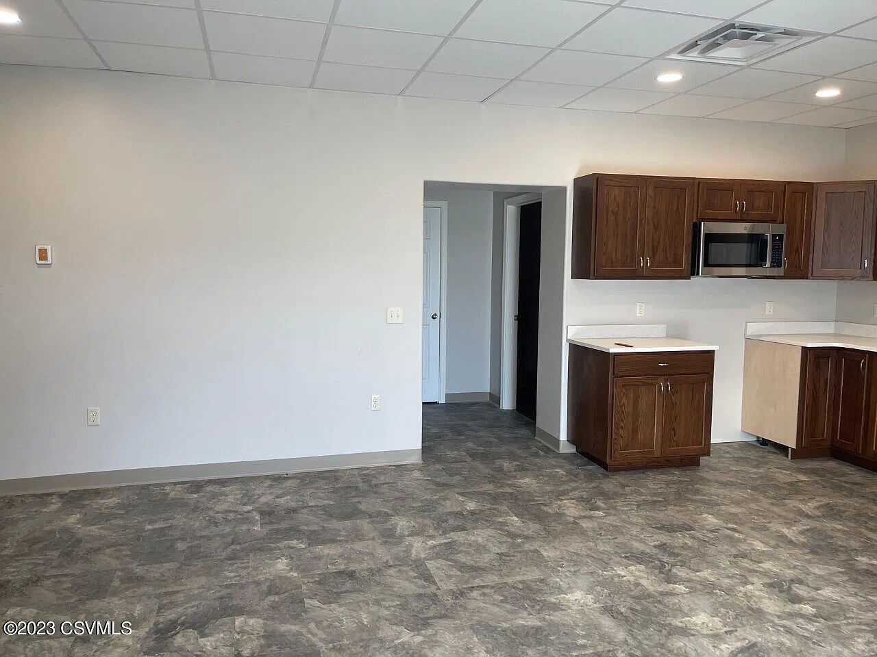 2 bed, 1000 sqft, $975 — Photo 3