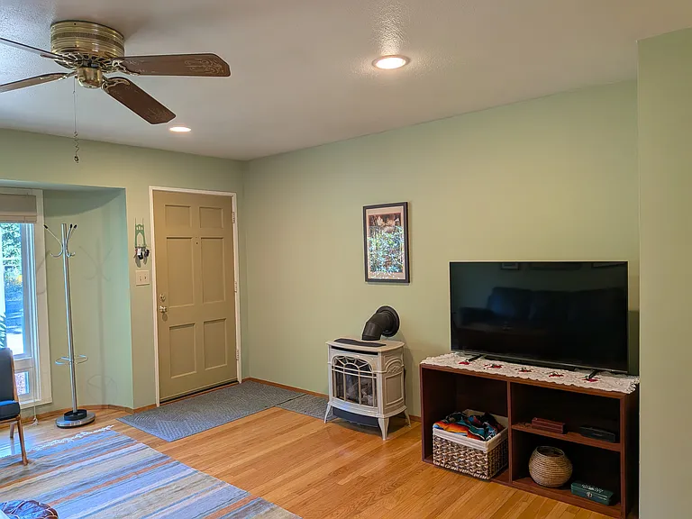 5324 SW Illinois St — Photo 3