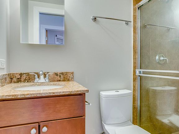 4th image of 2403 N Clybourn Ave