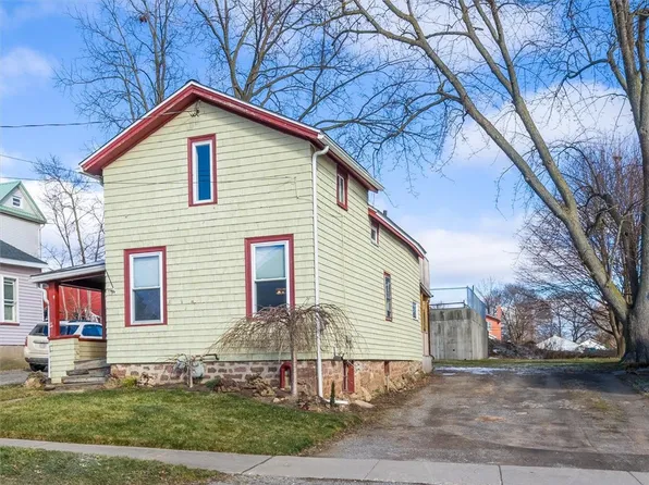111 E Park St, Albion, NY 14411