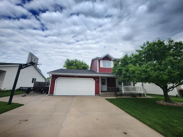 1215 16th Ave, Kearney, NE 68845