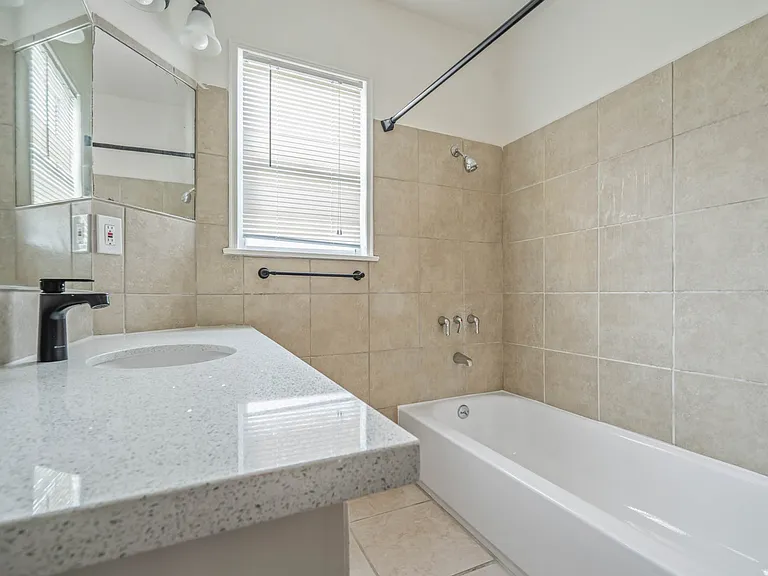 4067 Sutro Ave — Photo 17