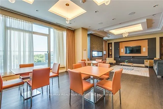 565 Wilson Ave #702W — Photo 18