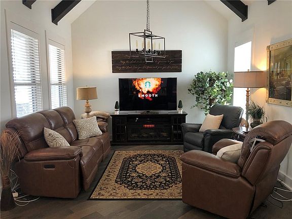 4th image of 3 S Castle Oaks Ct