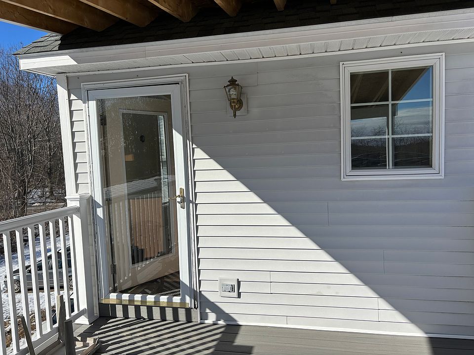 Entry for apartment B is on back deck