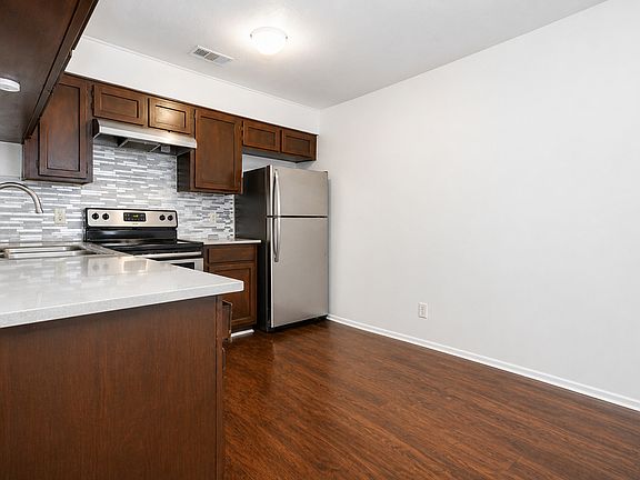 3rd image of 5608 Cougar Dr APT 107