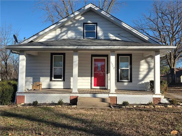 1312 N Main St, Nevada, MO 64772