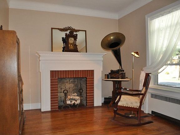 4th image of 6727 N Octavia Ave