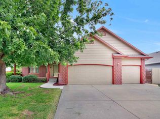 930 Pheasant Run, Valley Center, KS 67147