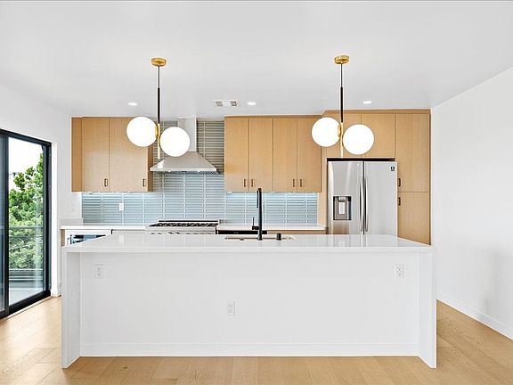 4th image of 1210 Larrabee St APT 9